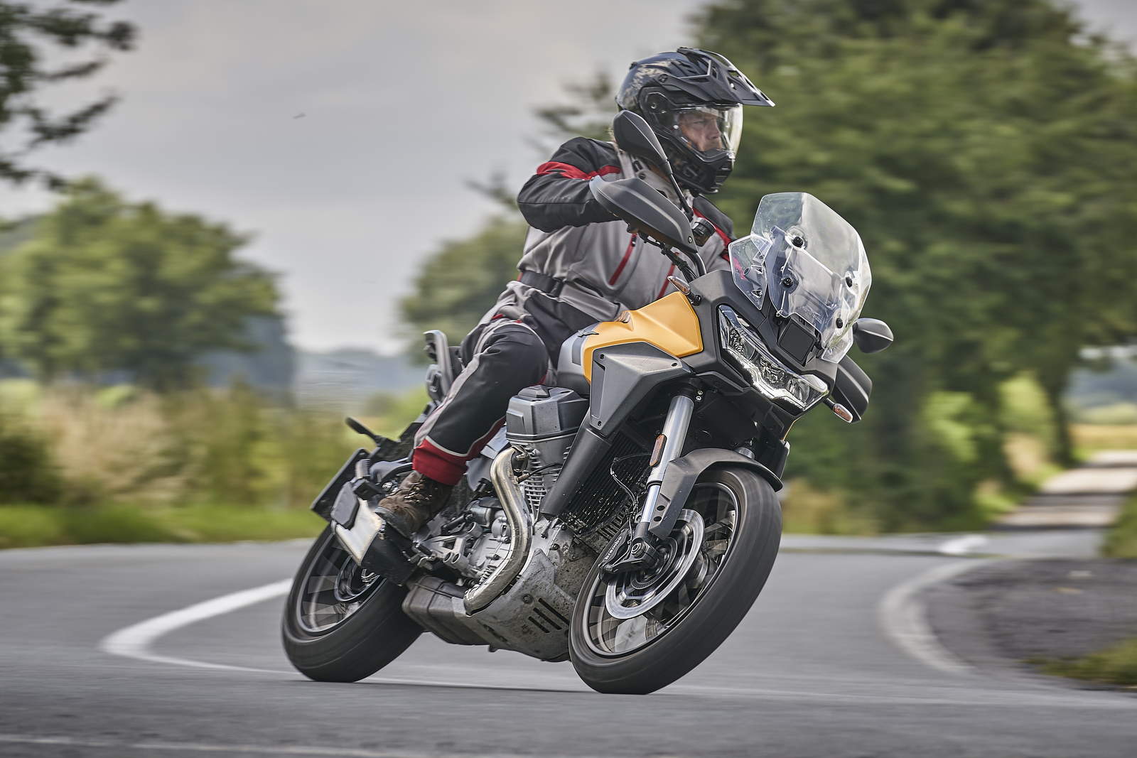 Honda Africa Twin CRF 1100 vs Moto Guzzi Stelvio